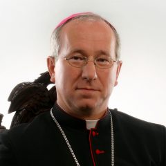 https://diecezja.lowicz.pl/app/uploads/Biskup-Andrzej-3-240x240.jpg